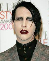 me looking at the stupid hoes in my year marilynmanson alternative say10 goth 2006 marilyn manson manson marilyn