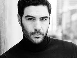 The looming tower izle, dizinin tüm bölümlerini izleyebilir veya hakkında yorumlara ve çeşitli bilgilere ulaşabilirsiniz. How The Looming Tower Stand Out Tahar Rahim Became Real Life F B I Agent Ali Soufan Vanity Fair