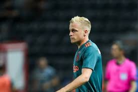 A few minutes later he did something similarly outrageous to the right side of the spurs defence, gouging out a pocket of space by basically running. Manchester United Donny Van De Beek Zwei Legenden Uben Kritik So Reagiert Solskjaer