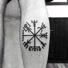 Tatouage de casque de la crainte (aegishjalmur). 105 Tatouages De Vikings Et Leur Signification