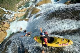 17 Awesomely Exhilarating Stop Motion Photos Of Extreme Sports White Water Kayak Extreme Kayaking Kayaking