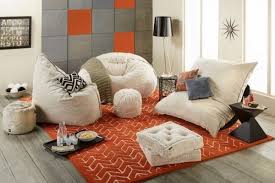 9 Desain Ruang Tamu Tanpa Sofa Cocok Di Rumah Minimalis Nih Salah satunya adalah kursi tamu minimalis.