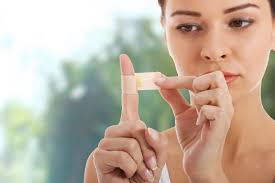 Náplast je skvělý vynález. Pro nešikovnou Josefínu ji vymyslel americký  lékárník