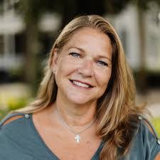 Freya Larson's Instagram, Twitter & Facebook