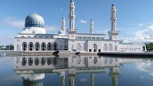 Masjid terapung ini memiliki ruang ibadah yang besar dan tiga madrasah. Masjid Bandaraya Picture Of Hotel Grandis Kota Kinabalu Tripadvisor