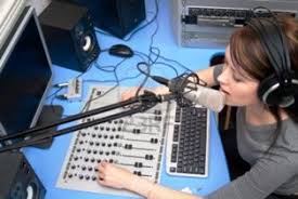 Oke, kali ini saya akan memberikan contoh teks naskah berita televisi yang sudah saya himpun dari beberapa stasiun tv swasta. Contoh Script Opening Siaran Radio Komunikasi Praktis