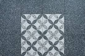 Terrazzo boden mit fliesen verlegen, terazzo kamen selber machen, kann man auf terrazzo fliesen legen; Bodenfliese Terrazzo Optik Schwarz 25x25 Diefliesen Com