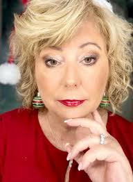 Thank you to all of my friends and family who ordered the Younique Advent  Calendar !! Thanks to all of you I'm ending 2025