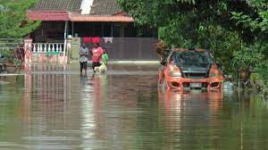Angin masih kuat dan hujan sudah berhenti untuk sementara waktu. Mangsa Banjir Di Pulau Pinang Berkurangan