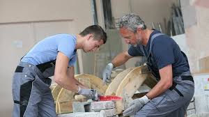 Le maçon est un ouvrier du bâtiment qui pratique la maçonnerie. Devenir Macon Les Qualites Le Parcours