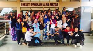 Fakulti bioteknologi dan sains biomolekul (biotech upm) telah ditubuhkan pada 1 ogos 2004 yang menggabungkan dua buah jabatan iaitu jabatan bioteknologi di fakulti sains makanan dan bioteknologi dan jabatan biokimia dan mikrobiologi di fakulti sains dan pengajian alam sekitar. Fakulti Bioteknologi Dan Sains Biomolekul Prof Dr Tuanjpuan Didahuluidenqen Ucapan Terima Kasih