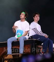 Jimin had to speak about his '95 line bestie v and quipped that kim taehyung is very handsome but that's it. Bts S Jimin And V Had A Cute Dialect Speaking Moment On Stage And It S The Best Thing You Ve Heard Koreaboo