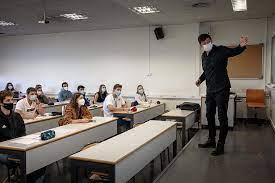 La universidad católica anuncio que no realizarán ninguna clase presencial durante el segundo semestre del año. La Universidad Politecnica Retoma Las Clases Presenciales Tras El Brote De Covid En Un Colegio Mayor Comunidad Valenciana