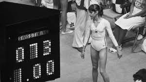 Bei den olympischen spielen 1980 in moskaugewann sie gold am schwebebalken und am boden sowie silber im mehrkampf und mit der mannschaft. Die Grossen Olympia Geschichten Nadia ComÄƒneci Das Unvergessene Meisterstuck Des Turn Wunderkinds Eurosport