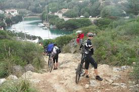 La bicicleta de bicicleta tiene una pantalla lcd de 2,8 pulgadas, los grandes números se pueden leer claramente durante la conducción nocturna. 10 Destinos De Europa Perfectos Para Recorrer En Bicicleta Con Ninos Familias En Ruta