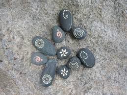Steine Bemalen 101 Ideen Fur Eine Wunderschone Diy Dekoration Steine Bemalen Steine Kies Malerei