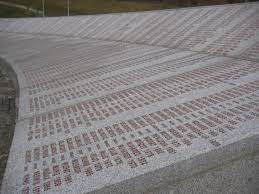 In srebrenica lived about 67 4.serbs moved their army from srebrenica, muslims not, 3500 of them remained in this area, were. Massaker Von Srebrenica Wikipedia