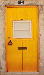 Paraskevidekatriaphobie Le Blog De Kinou Portes Jaunes Portes Immobilier De Prestige