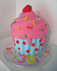Wählen sie aus illustrationen zum thema cupcake kuchen von istock. The Coloured Bubble Cakery The Giant Cupcake Cake Giant Cupcake Cakes Giant Cupcakes