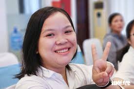 フエ省とクアンガイ省の学生たちは学校に通う力を得ました。「母乳を飲んだことがないのに、それでも勉強しようと努力しています。」