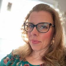 Ashleigh Beal's Instagram, Twitter & Facebook