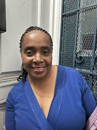 Who can handle seeing your husband alleged ex side piece everywhere you go?  Then Ted doesn't know how to distance himself from Leslie either! I would  have filed for divorce! Love him