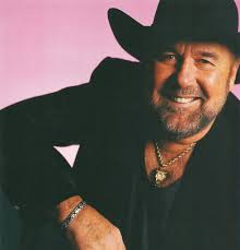 Lee lookin' for Mom in S.A. places