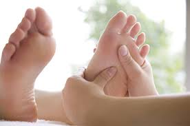 Jika memiliki masalah pada pinggang, rektum, kaki, kamu membutuhkan pijat refleksi di zona ini. Plantar Fasciitis Dapat Diatasi Dengan Pijatan