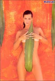 Hot Samantha De Grenet teases with tight body photos