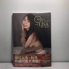 I can't believe this has passed apple's censorship. å…¨æ–°é™„æµ·å ± æ­é–‹ é¢èŽŽsuper Lisa æž—èŽŽå¯«çœŸæ›¸ åœ–æ›¸ æ›¸ç±åœ¨æ—‹è½‰æ‹è³£