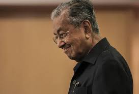 Siaran langsung boleh diikuti melalui saluran tv berbayar astro di saluran 501 dan juga menerusi live streaming percuma secara online di laman web rasmi astro awani iaitu www.astroawani.com. Dr Mahathir Dakwa Muhyiddin Yassin Diktator Astro Awani