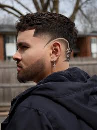 Came across this picture from years back 🥶💈 . . . . . #barber  #chicagobarber #latinobarber #chicago #art #artist #fashion #hairstyles  #chicagoart #chicagoartist