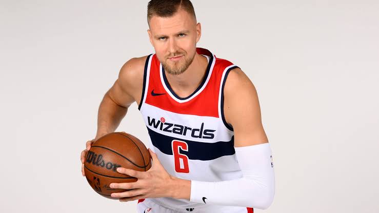 Nav skaidrības par Porziņģa dalību NBA pirmssezonas pēdējā pārbaudes spēlē
