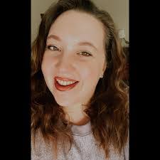 Melanie Kratzer's Instagram, Twitter & Facebook