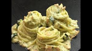 Maybe you would like to learn more about one of these? Linguine Al Salmone Con Crema Di Zucchine E Formaggio Ricetta Facile By Al Ta Cucina Youtube