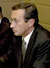 Il governo berlusconi iii è stato il cinquantottesimo esecutivo della repubblica italiana, il secondo e ultimo della xiv legislatura.rimase in carica dal 23 aprile 2005 al 17 maggio 2006, per un totale di 389 giorni, ovvero 1 anno e 24 giorni. Gianfranco Fini Wikipedia