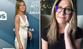 See more of jennifer aniston on facebook. Jennifer Aniston Suffers Big Blunder While Self Isolating During Coronavirus Pandemic Celebrity News Showbiz Tv Express Co Uk
