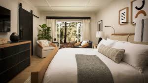 Spare bedrooms are so often an afterthought, furnished with leftover pieces from other areas of the house or used as dumping grounds for unwanted clutter. Decoration Ideas How To Design Your Guest Room Like A Plush Retreat
