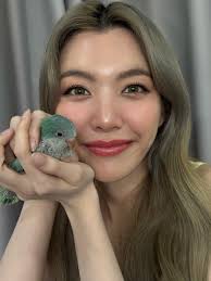 Antonia Snow's Instagram, Twitter & Facebook