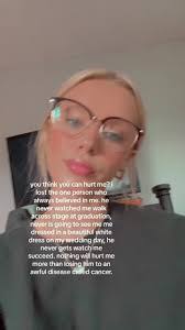 Becca Knowles's Instagram, Twitter & Facebook