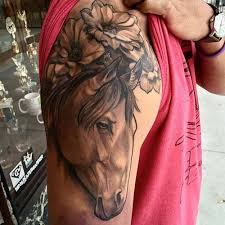 Erkek Omuz Dovmeleri Man Shoulder Tattoos 17 Horse Tattoo Mens Shoulder Tattoo Shoulder Tattoos
