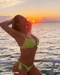 Salma Hayek Nude Latina - Nude Videos Latina