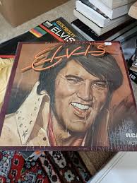 Hey y‚all I am a total newbie in all things Elvis. Cannsnyone recommend a  best of/greatest hits or even a box set to get me started? There are so  many albums and