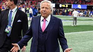 Robert kraft, 77, is accused of two misdemeanour charges in jupiter. Fragen Und Antworten Zu Den Vorwurfen Gegen Robert Kraft