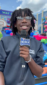 Calling all ghouls, goblins and superheroes! 🎃👑 Show off your  spooktacular costumes at the Kings Island Tricks and Treats Costume Contest  every Saturday and Sunday through November 3! 🍬 Learn more about