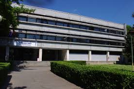 Lesnícka fakulta technickej univerzity vo zvolene, ako jediná fakulta svojho druhu na slovensku poskytuje študijné programy v študijnom odbore lesníctvo a študijných programoch z oblasti lesníctva a aplikovanej zoológie a poľovníctva, rozvíja vedecký výskum s aplikáciou jeho výsledkov v lesníckej hospodárskej praxi. Pedagogicka Fakulta Univerzity Komenskeho V Bratislave Wikipedia