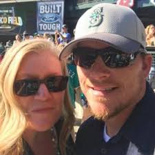 Nicole Arneson's Instagram, Twitter & Facebook