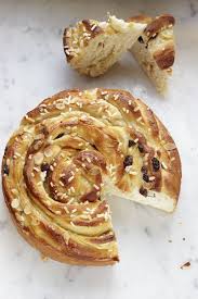 Ma in cucina come se la cava? Spirale Con Albicocca E Uvetta Tempo Di Cottura Ricetta Idee Alimentari Uvetta Ricette Facili