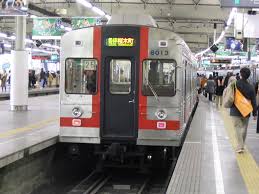 東横線 （とうよこせん）は、 東京都 渋谷区 の 渋谷駅 と 神奈川県 横浜市 西区 の 横浜駅 を結ぶ 東急電鉄 の 鉄道路線 である。 路線図 や 駅ナンバリング で使用される 路線カラー は赤色、路線記号は ty 。 åœ°ä¸Šãƒ›ãƒ¼ãƒ æ™‚ä»£ã®æ±æ¨ªç·šæ¸‹è°·é§…ã®å†™çœŸã„ãã¤ã‹ ã¡ã‚‡ã³é‰„ãƒ–ãƒ­ã‚°
