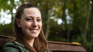 Naukowcy: nie starzejemy się dzień po dniu, tylko skokowo. Pierwszy taki  etap to wiek 44 lat